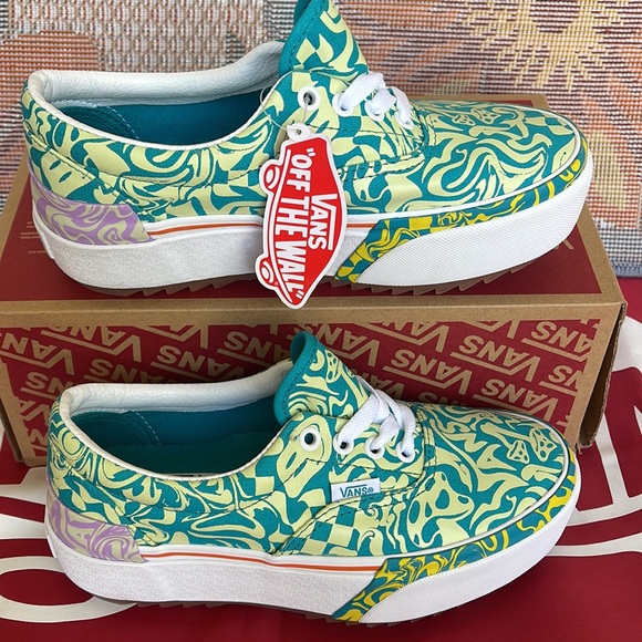 Vans Era Stacked
Wavy Daze Tile Blue
VNOA4BTOCES
WMNS Platforms - sneakers - Picture 2 of 16